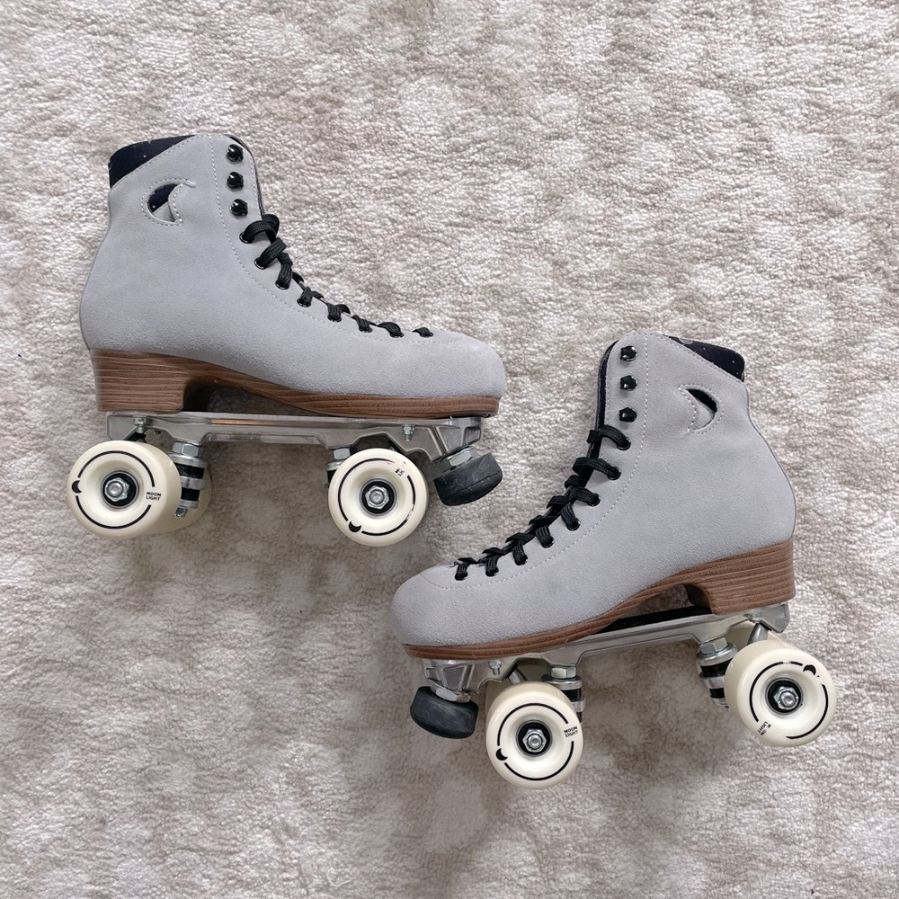 Moonlight Roller The Moon Boot Inline Rollerskate Grey Suede Size 7 Mirrorball
